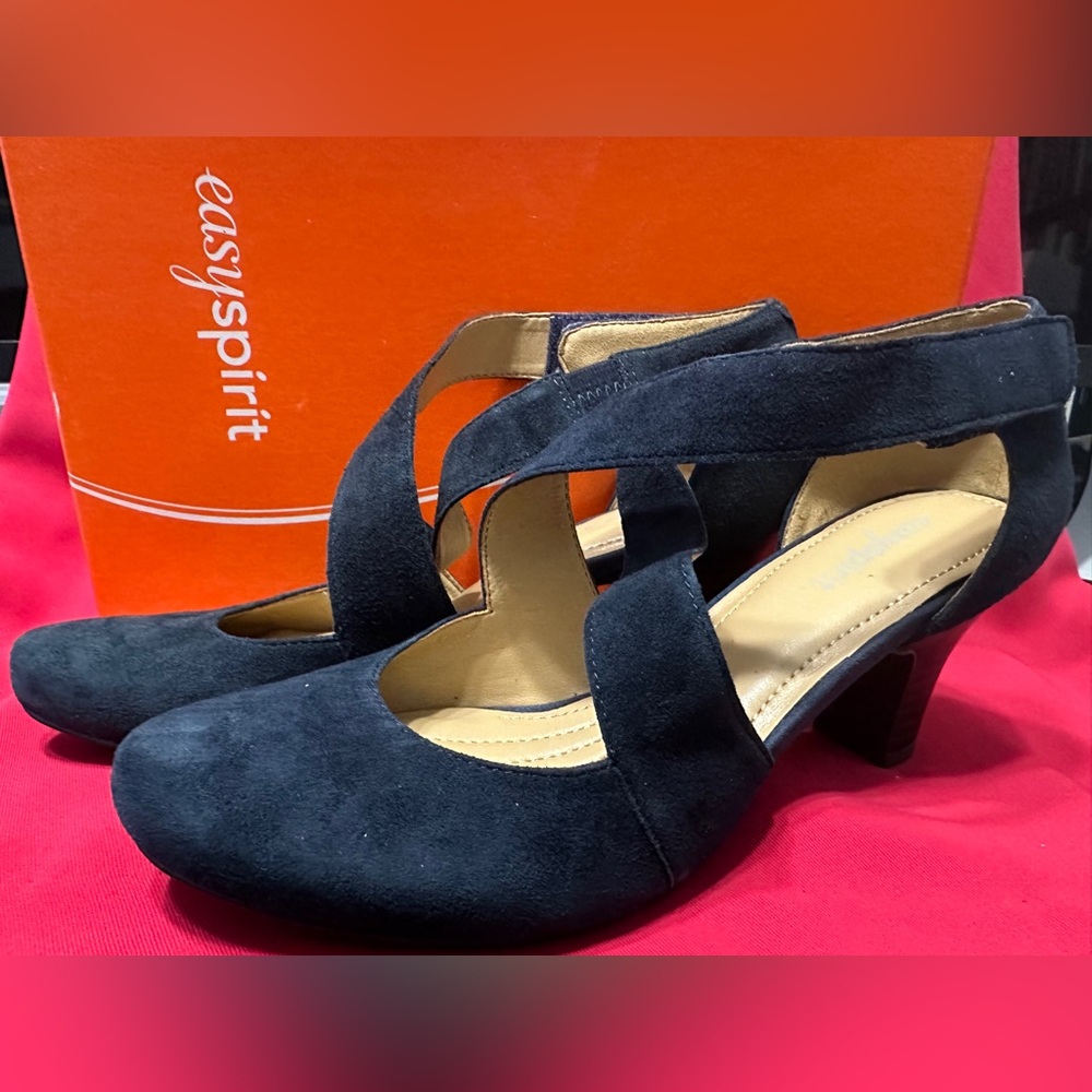 Easy Spirit Women’s 6.5M Rovana Mary Jane Pump Heel in Navy Suede New With Box